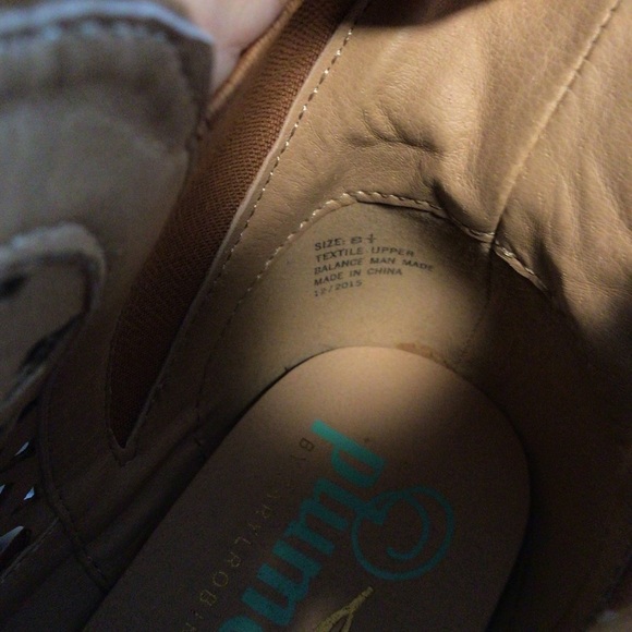 Plume by FarylRobin Sorella Laser Cut Fuax Suede Bootie Ankle Boot Size 8.5 - Picture 5 of 9